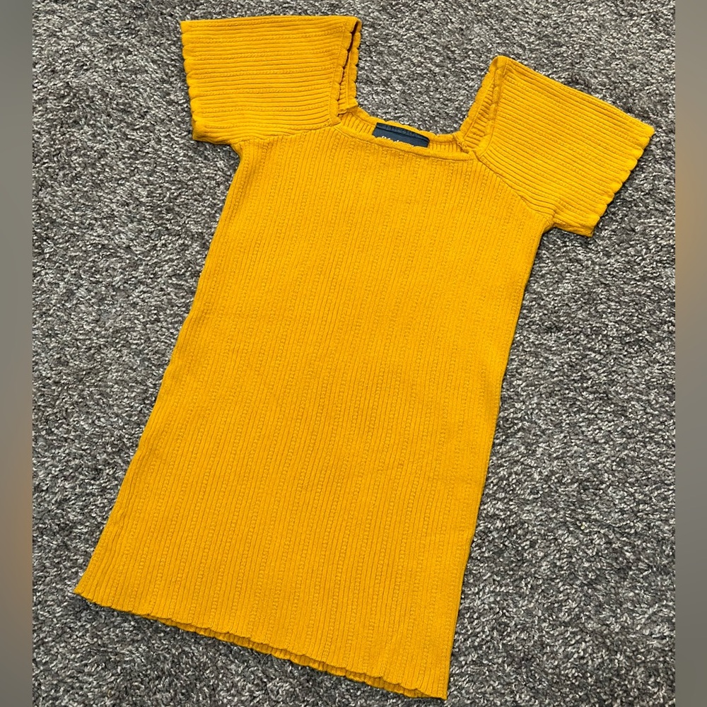 BEST OFFER ModCloth Knitted Short Sleeve Mustard Yellow Top Women’s Size Small